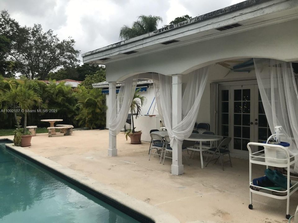 Recently Sold: $1,350,000 (3 beds, 3 baths, 2804 Square Feet)