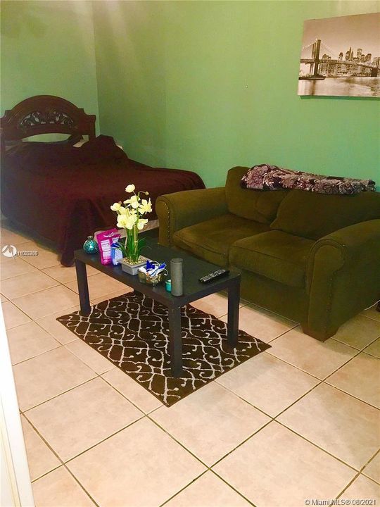 最近租的: $950 (1 贝兹, 1 浴室, 1440 平方英尺)