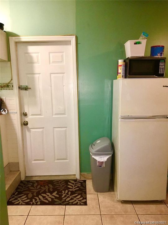 最近租的: $950 (1 贝兹, 1 浴室, 1440 平方英尺)