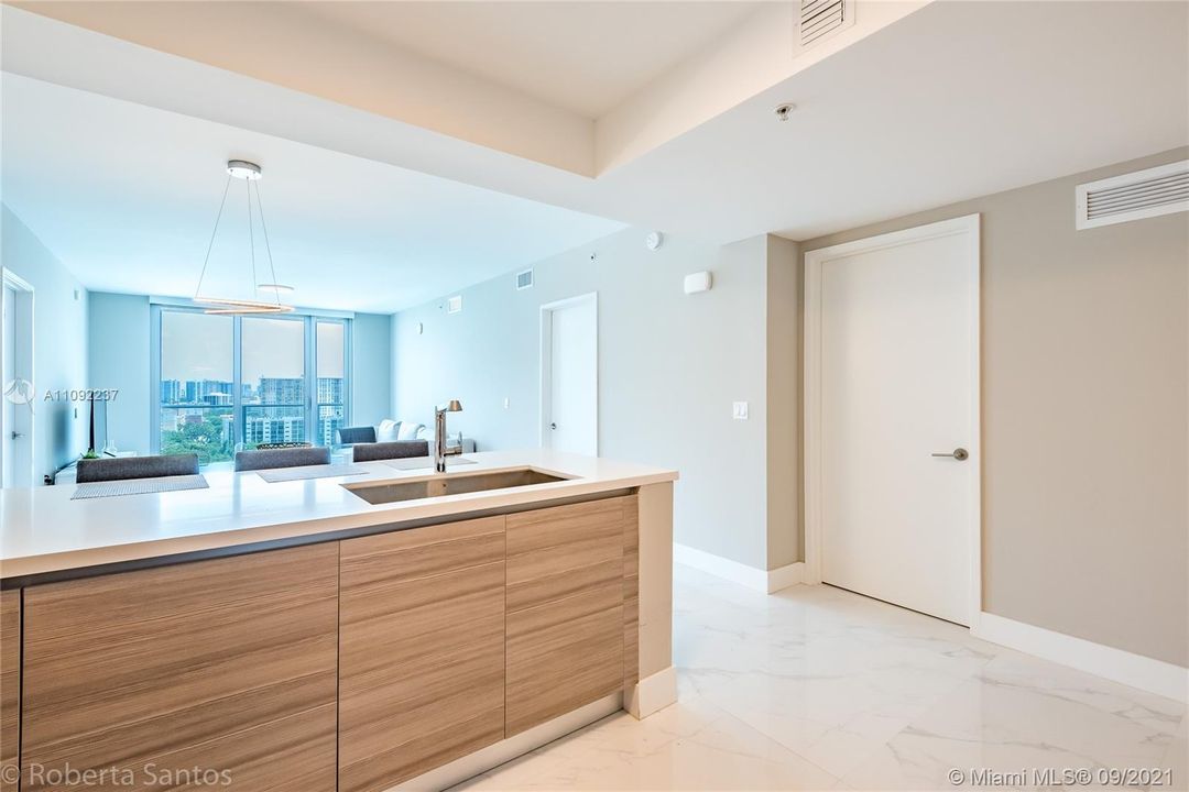 Recently Sold: $1,100,000 (3 beds, 3 baths, 1524 Square Feet)