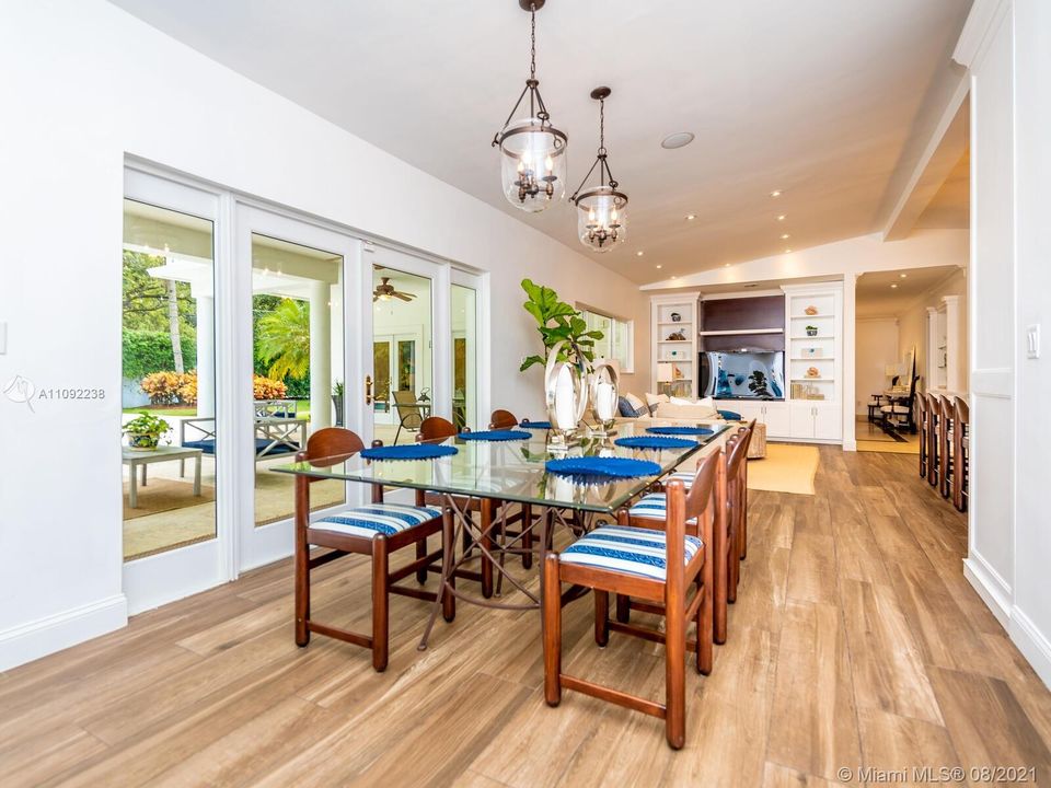 Recently Sold: $1,590,000 (5 beds, 3 baths, 3972 Square Feet)