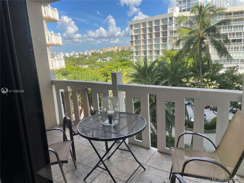 Recently Sold: $550,000 (1 beds, 2 baths, 1114 Square Feet)