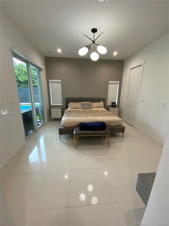 Recently Rented: $9,100 (4 beds, 3 baths, 2050 Square Feet)