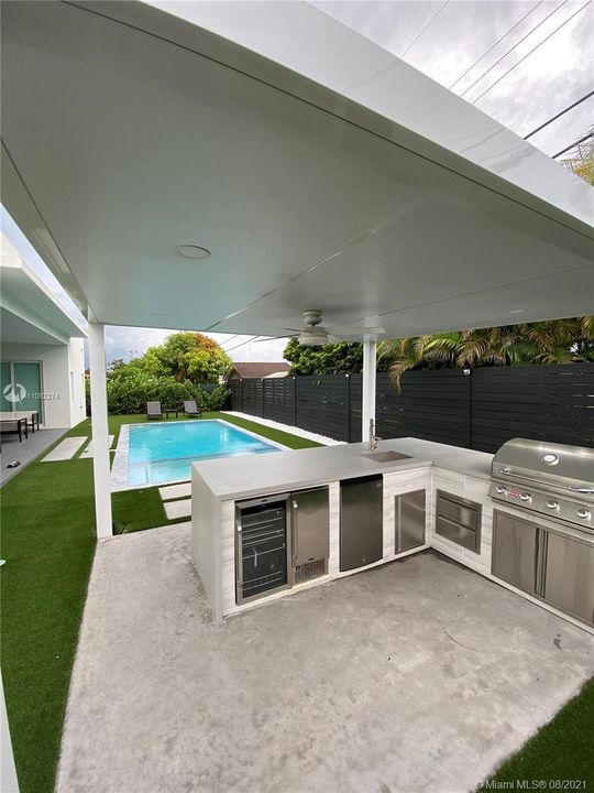 Recently Rented: $9,100 (4 beds, 3 baths, 2050 Square Feet)