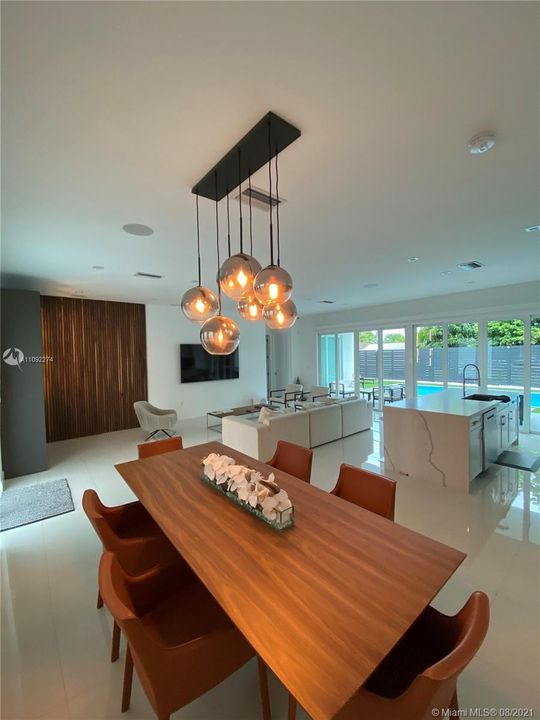 Recently Rented: $9,100 (4 beds, 3 baths, 2050 Square Feet)