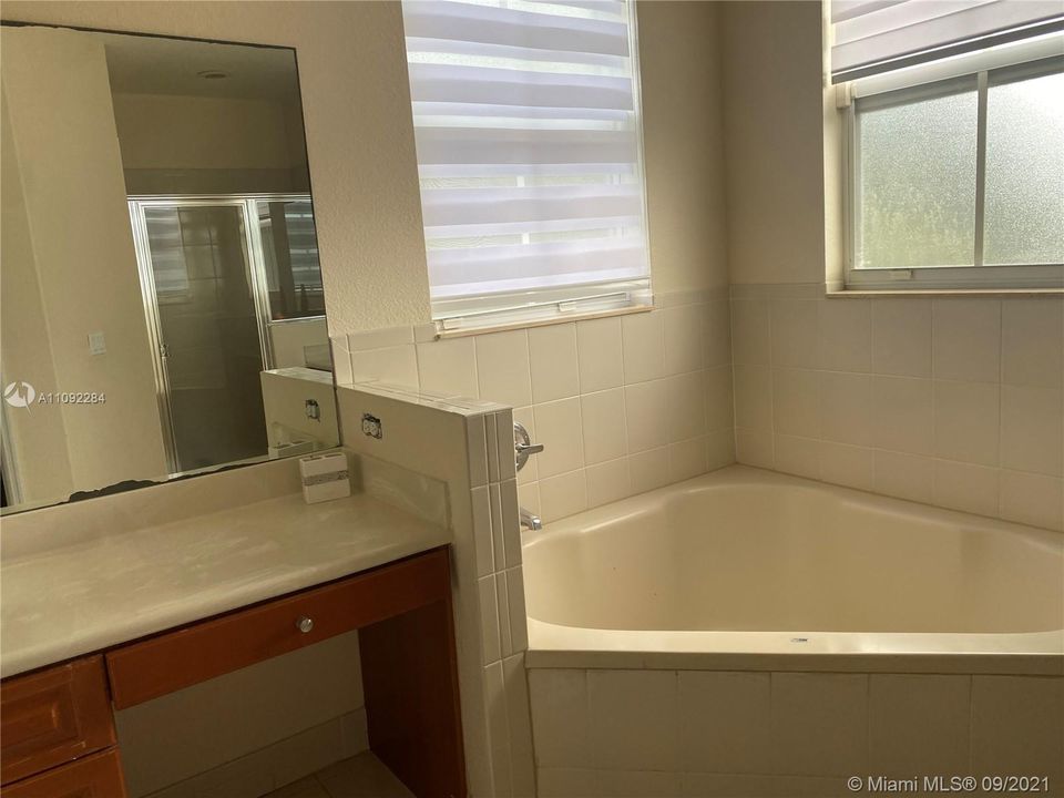 最近售出: $569,900 (5 贝兹, 4 浴室, 1614 平方英尺)
