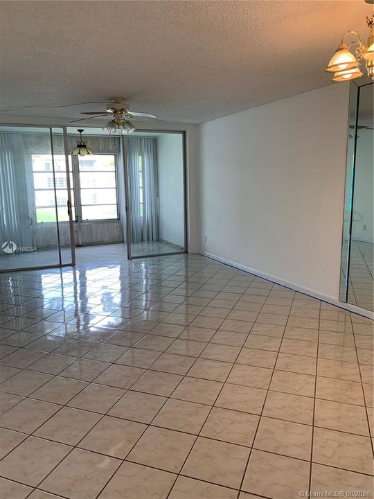 Recently Rented: $1,075 (2 beds, 2 baths, 880 Square Feet)