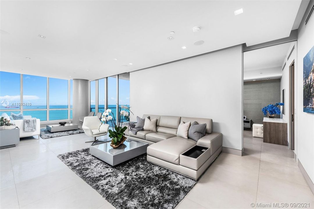 Recently Sold: $5,175,000 (2 beds, 2 baths, 1793 Square Feet)
