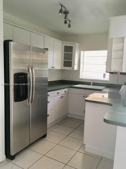 Recently Sold: $240,000 (2 beds, 2 baths, 978 Square Feet)