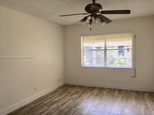 Recently Sold: $240,000 (2 beds, 2 baths, 978 Square Feet)
