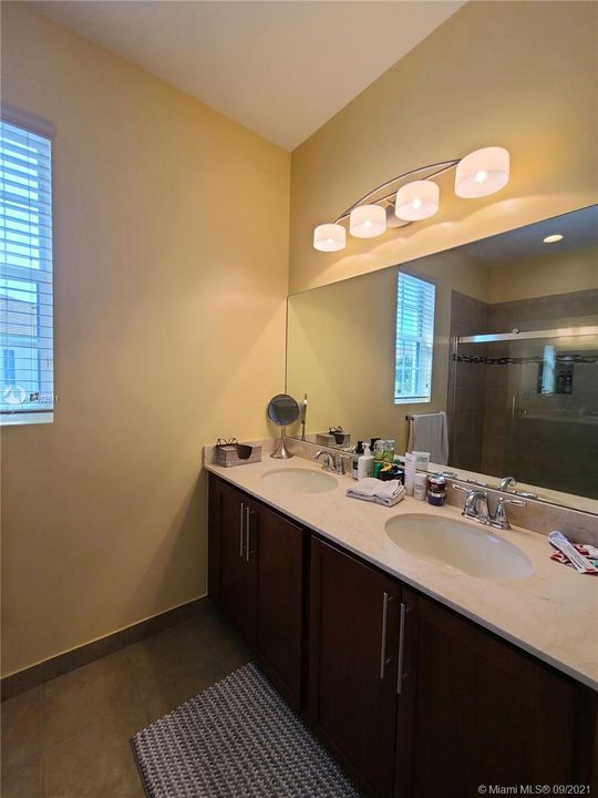 dual sinks in master bathroom