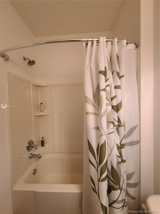 full second bath w/shower & tub combo