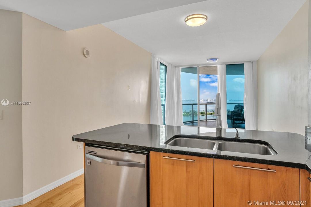 Recently Sold: $409,900 (1 beds, 1 baths, 828 Square Feet)