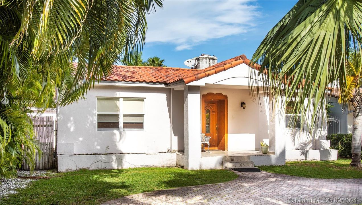 Recently Sold: $1,750,000 (3 beds, 2 baths, 2259 Square Feet)