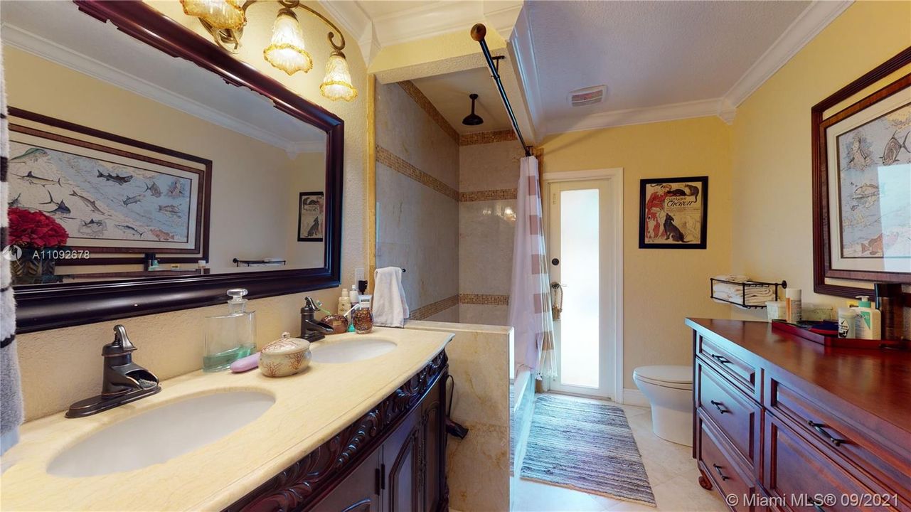 最近售出: $850,000 (4 贝兹, 2 浴室, 1950 平方英尺)