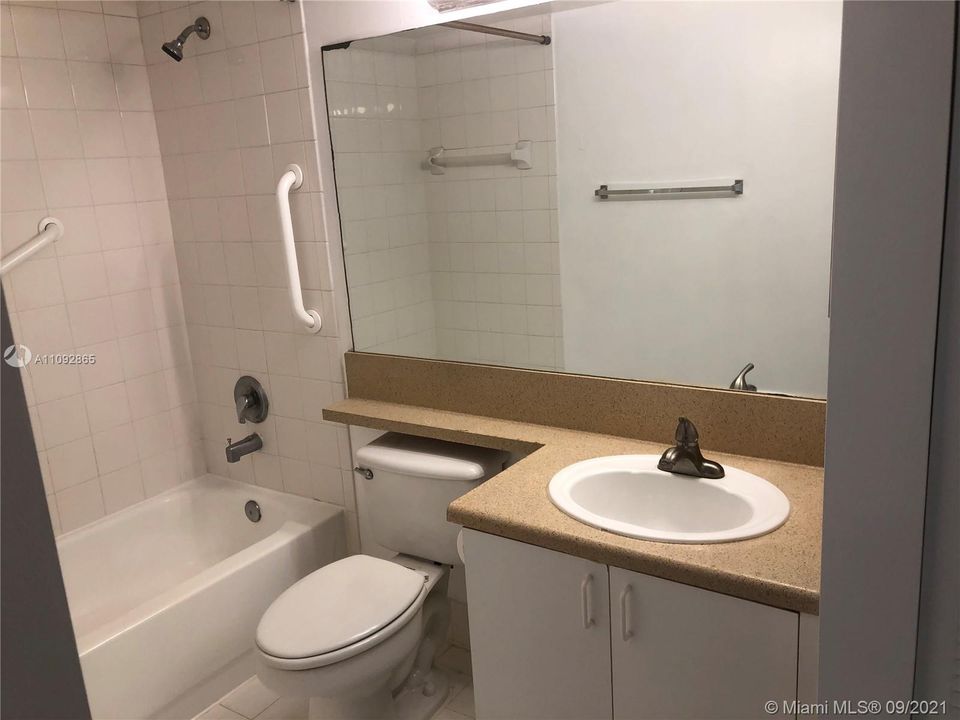 Recently Rented: $1,200 (1 beds, 1 baths, 702 Square Feet)