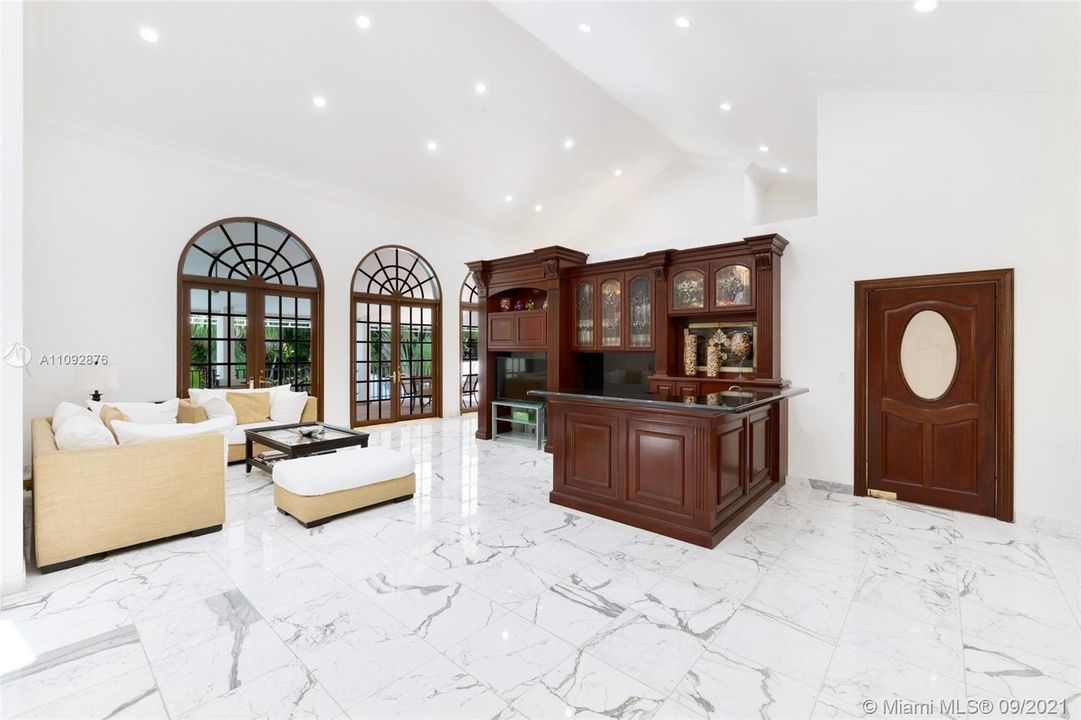 Recently Sold: $3,390,000 (6 beds, 4 baths, 4594 Square Feet)