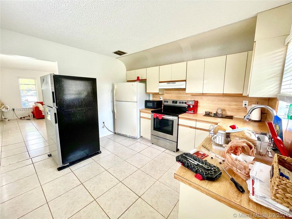 Recently Sold: $585,000 (0 beds, 0 baths, 2071 Square Feet)