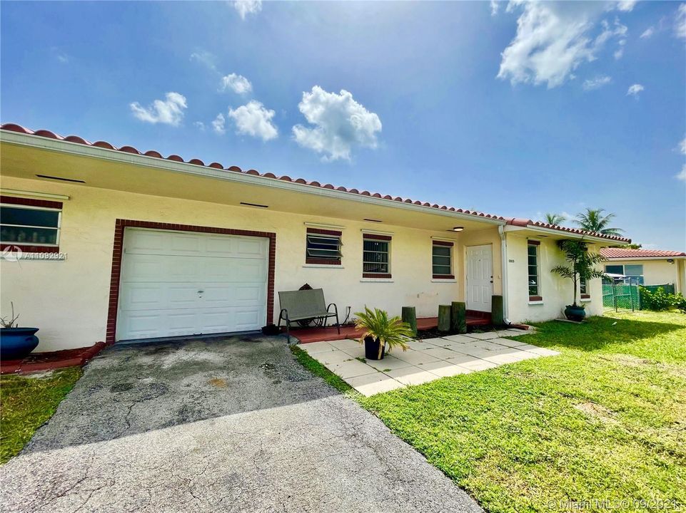 Recently Sold: $585,000 (0 beds, 0 baths, 2071 Square Feet)