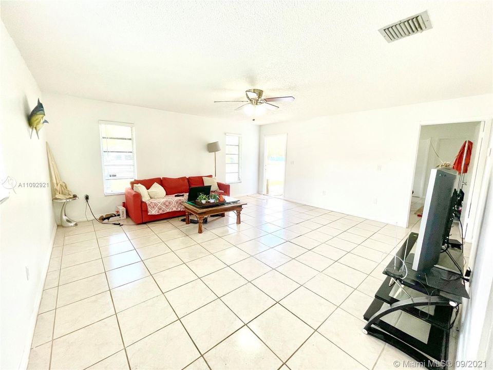 Recently Sold: $585,000 (0 beds, 0 baths, 2071 Square Feet)