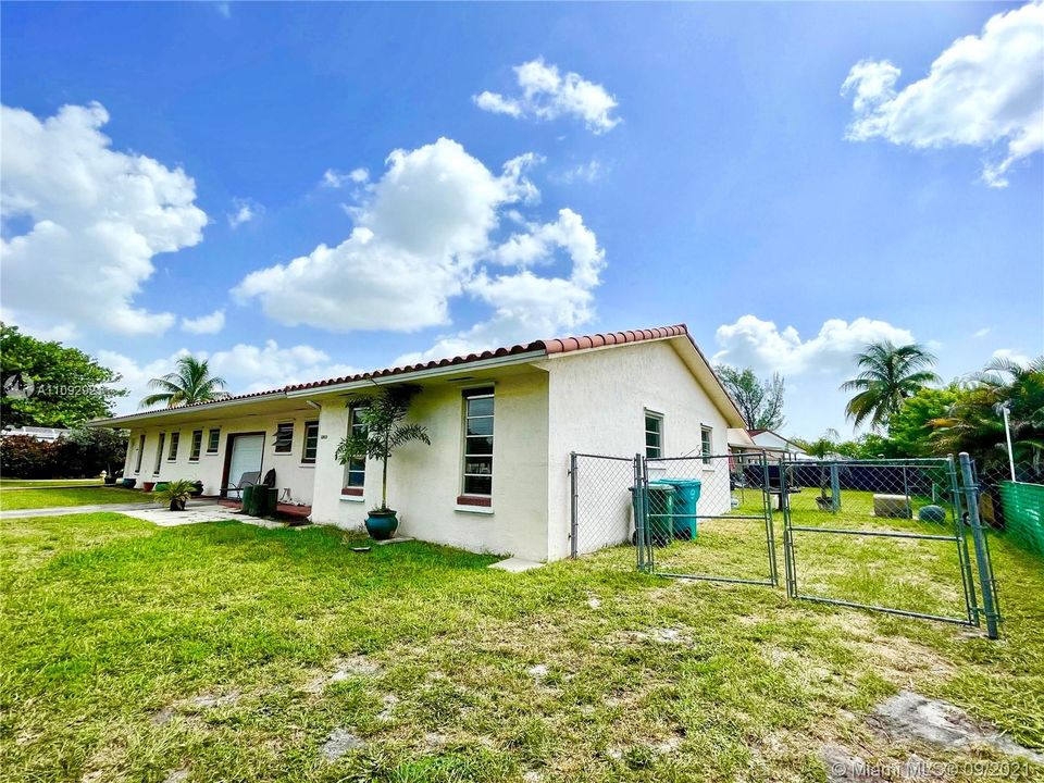 Recently Sold: $585,000 (0 beds, 0 baths, 2071 Square Feet)