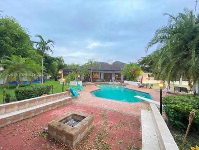 Recently Sold: $1,277,777 (5 beds, 4 baths, 5078 Square Feet)