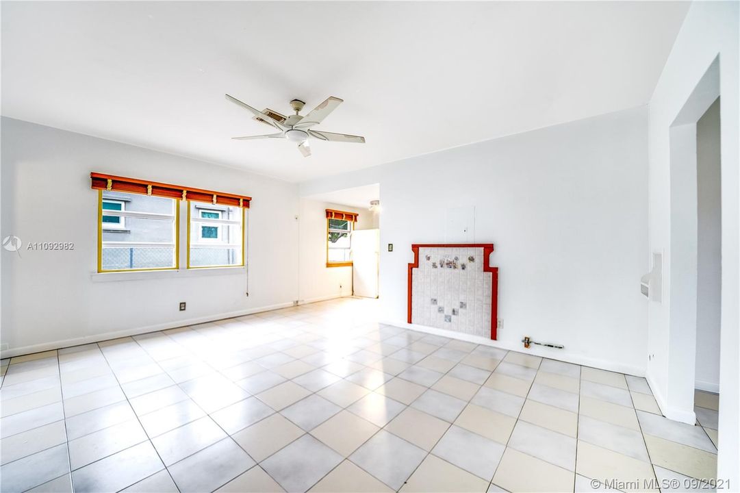 Recently Sold: $350,000 (3 beds, 2 baths, 1950 Square Feet)
