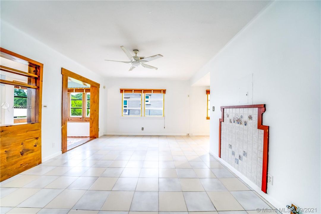 Recently Sold: $350,000 (3 beds, 2 baths, 1950 Square Feet)