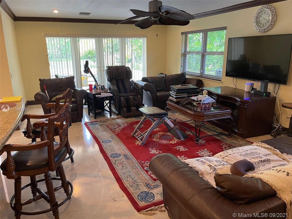 Recently Sold: $950,000 (5 beds, 4 baths, 3286 Square Feet)