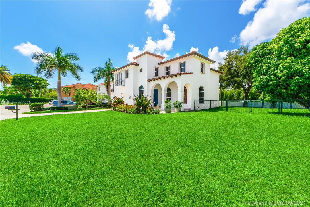 Recently Sold: $1,385,000 (4 beds, 4 baths, 3661 Square Feet)