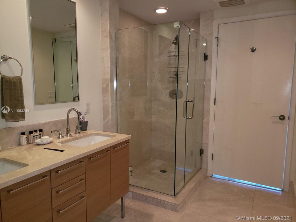 最近租的: $11,000 (2 贝兹, 3 浴室, 1479 平方英尺)