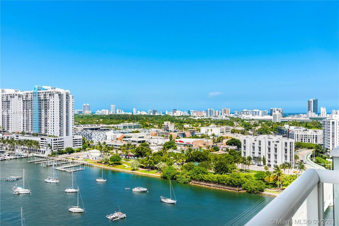 Recently Sold: $1,725,000 (2 beds, 2 baths, 1463 Square Feet)