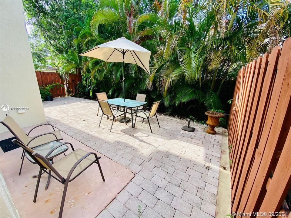 Recently Sold: $440,000 (3 beds, 2 baths, 1795 Square Feet)