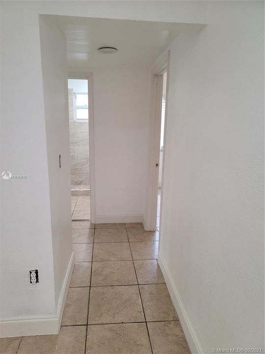 Recientemente alquilado: $1,400 (2 camas, 1 baños, 2250 Pies cuadrados)