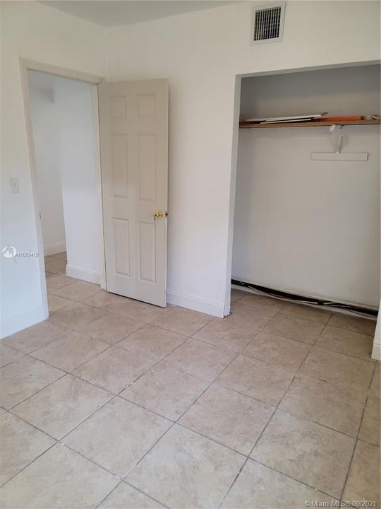 Recientemente alquilado: $1,400 (2 camas, 1 baños, 2250 Pies cuadrados)