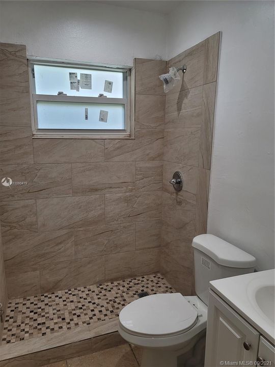 Recientemente alquilado: $1,400 (2 camas, 1 baños, 2250 Pies cuadrados)