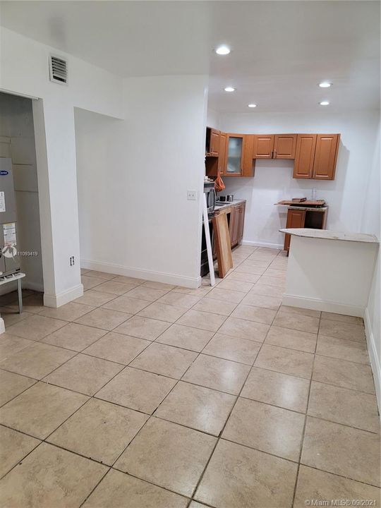 Recientemente alquilado: $1,400 (2 camas, 1 baños, 2250 Pies cuadrados)