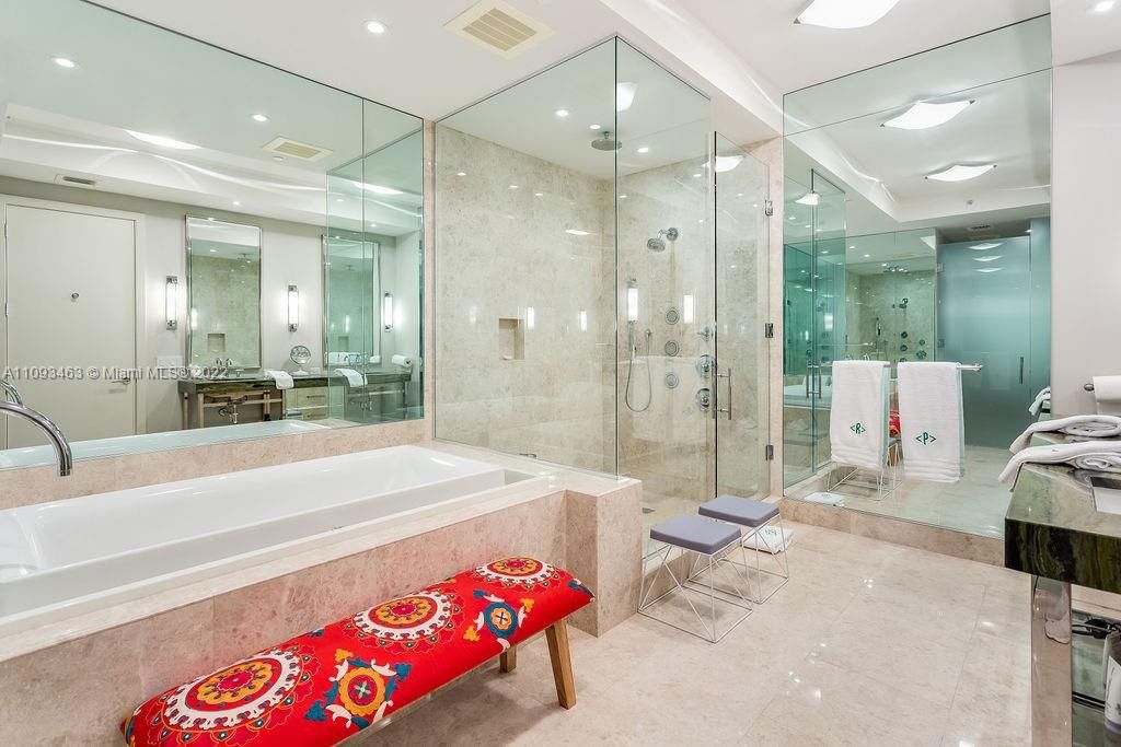 Недавно продано: $5,450,000 (3 спален, 3 ванн, 2840 Квадратных фут)