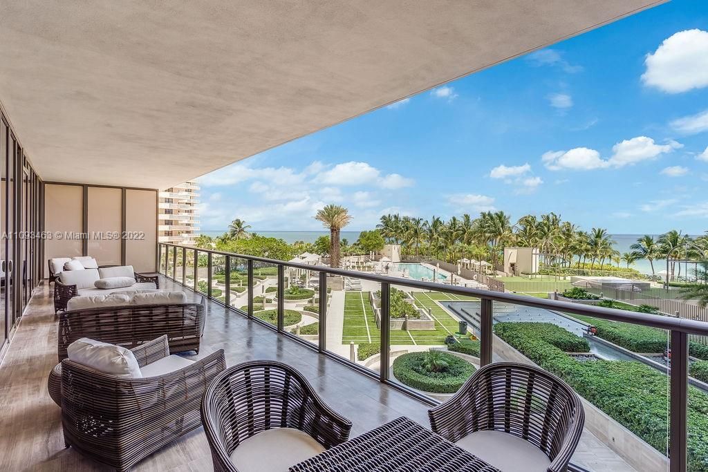 Recently Sold: $5,450,000 (3 beds, 3 baths, 2840 Square Feet)