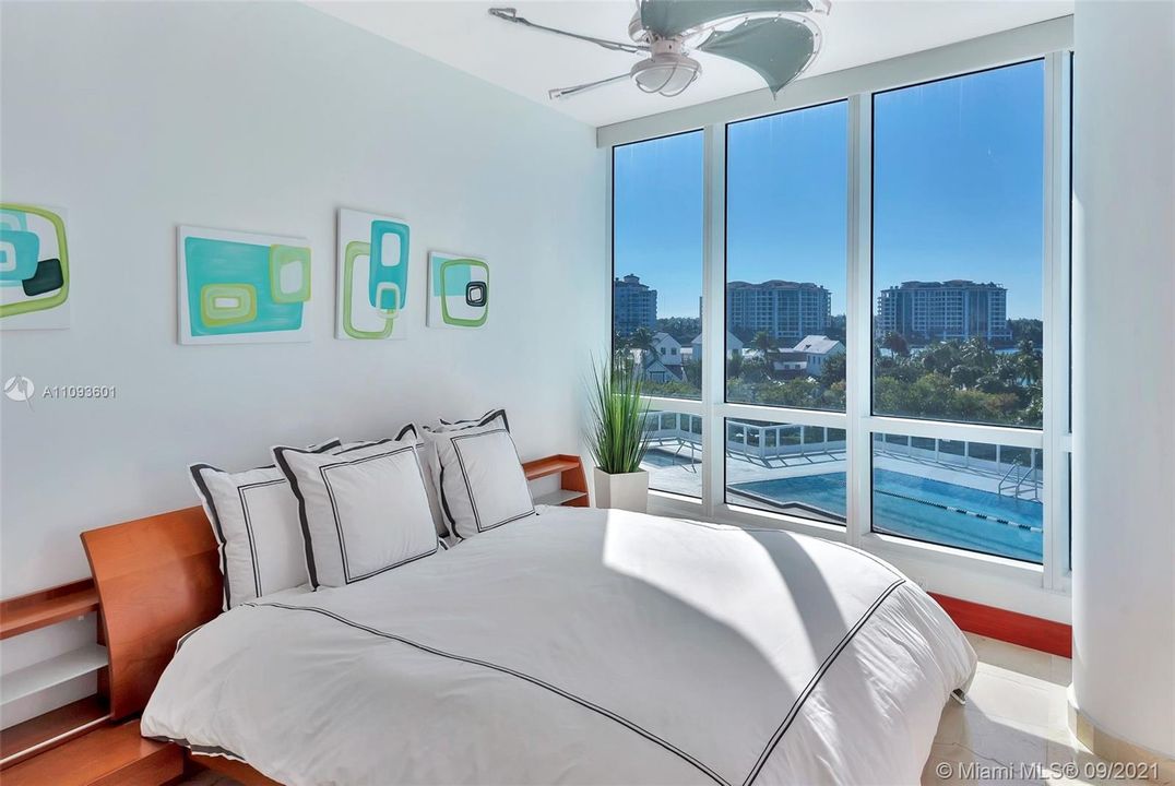 Recently Sold: $2,995,000 (2 beds, 2 baths, 1591 Square Feet)