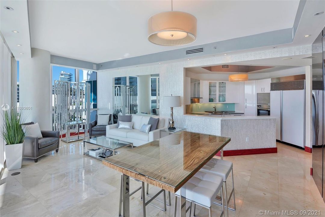 Recently Sold: $2,995,000 (2 beds, 2 baths, 1591 Square Feet)