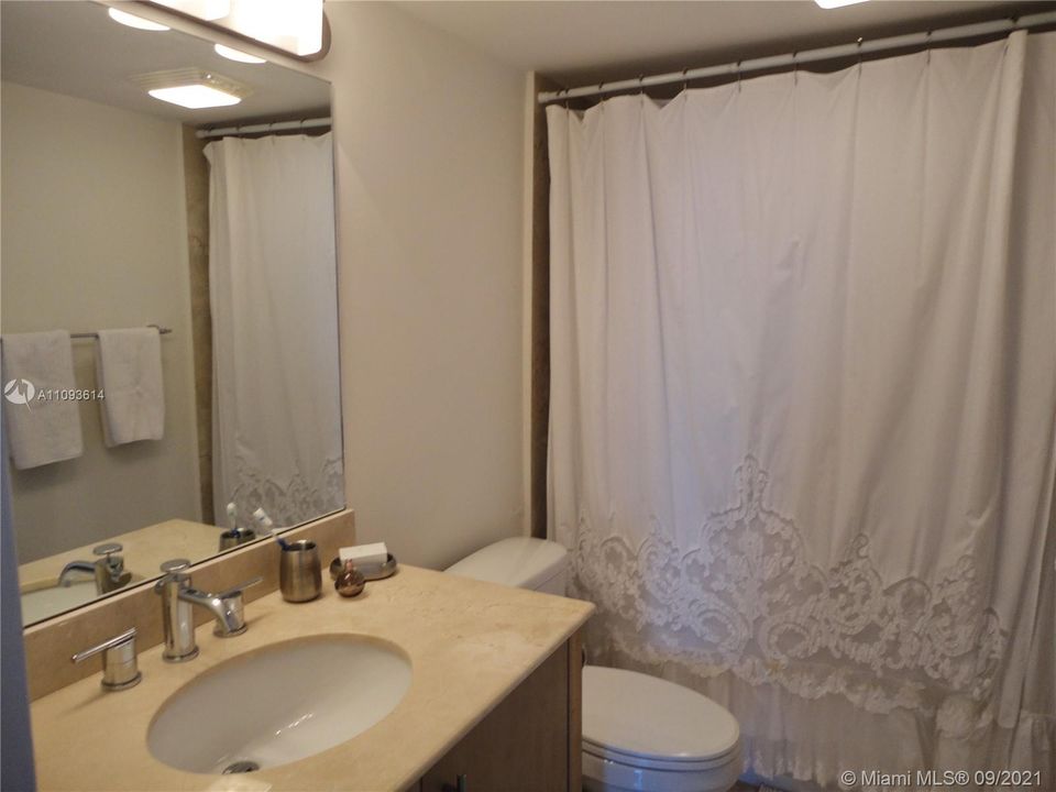最近租的: $6,000 (2 贝兹, 2 浴室, 1056 平方英尺)