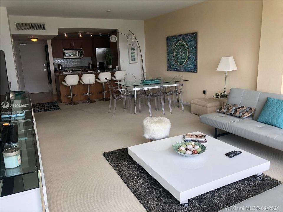 Recently Rented: $3,995 (1 beds, 1 baths, 896 Square Feet)
