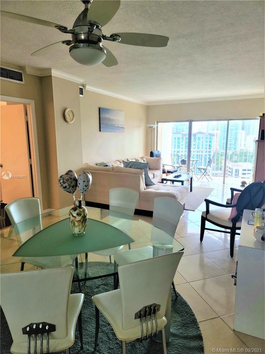 Recently Sold: $250,000 (1 beds, 1 baths, 762 Square Feet)