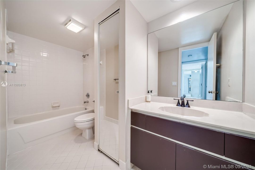 Guest Bathroom - Upstairs