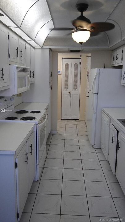 Vendido Recientemente: $169,000 (2 camas, 2 baños, 1120 Pies cuadrados)