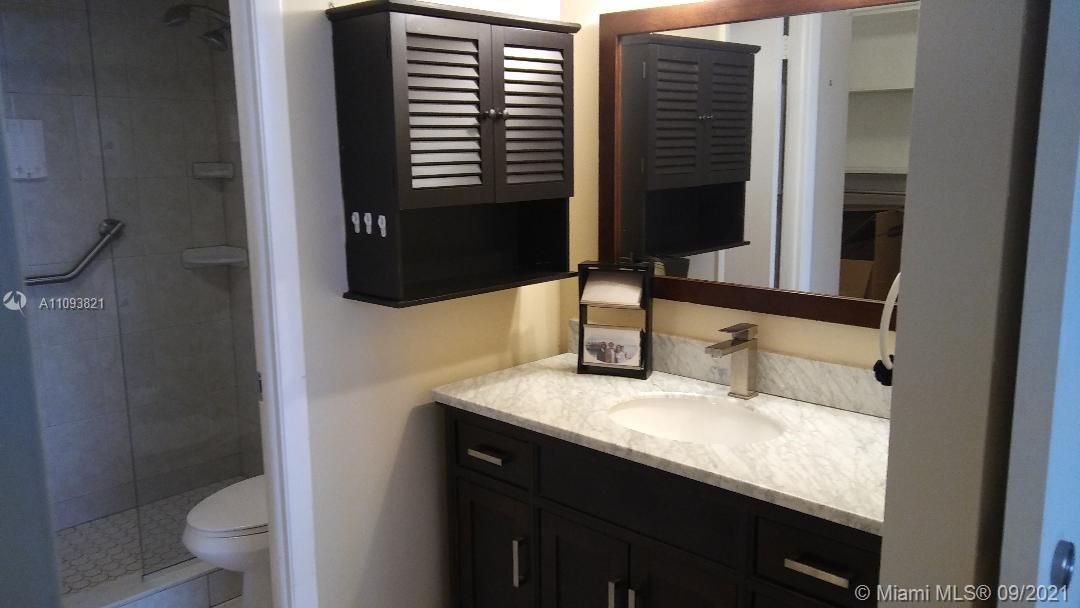 Vendido Recientemente: $169,000 (2 camas, 2 baños, 1120 Pies cuadrados)