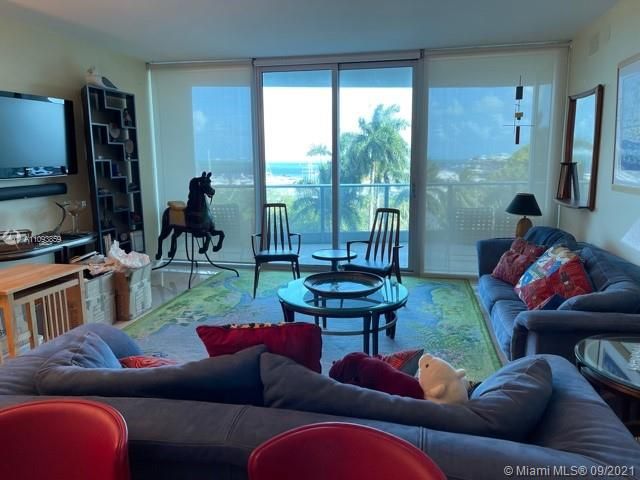 Recently Sold: $2,700,000 (3 beds, 3 baths, 2640 Square Feet)