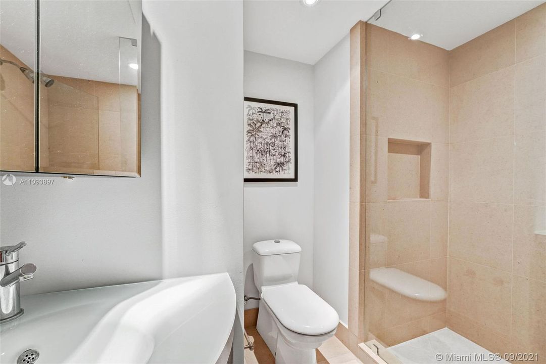 最近售出: $4,100,000 (4 贝兹, 5 浴室, 3615 平方英尺)