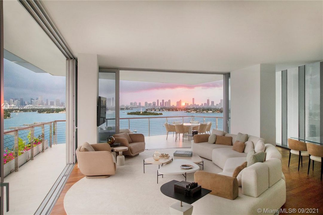 Recently Sold: $6,458,000 (3 beds, 3 baths, 2658 Square Feet)